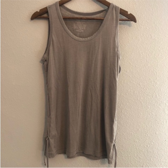 Sleeveless Women's Tops - Picture 1 of 2